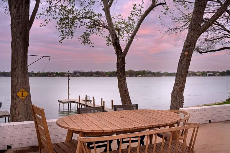 Texas Hill Country Lake Escape with Panoramic Water Views - McQueeney, Texas