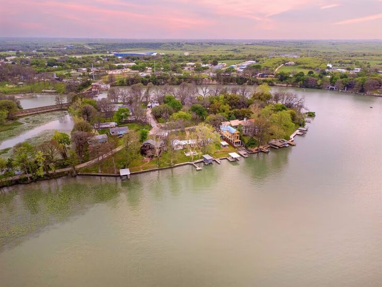 Texas Hill Country Lake Escape with Panoramic Water Views - McQueeney, Texas