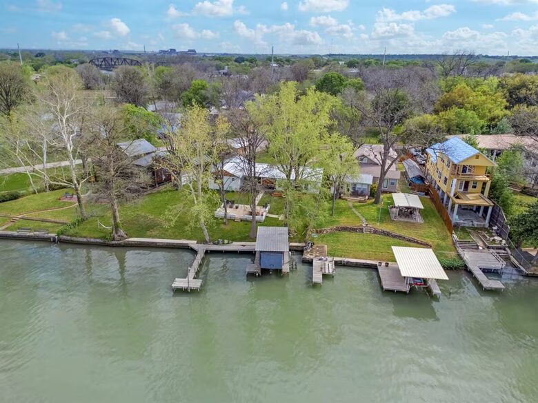 Texas Hill Country Lake Escape with Panoramic Water Views - McQueeney, Texas