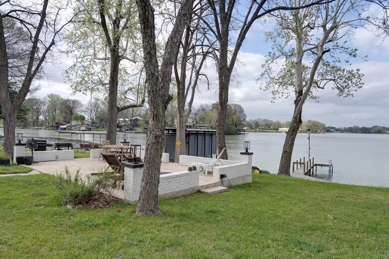 Texas Hill Country Lake Escape with Panoramic Water Views - McQueeney, Texas