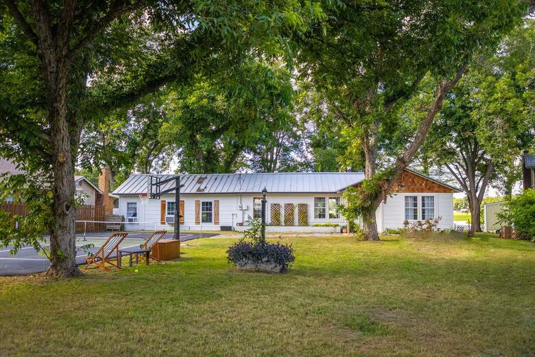 Texas Hill Country Lake Escape with Panoramic Water Views - McQueeney, Texas