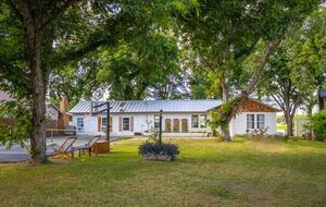 Texas Hill Country Lake Escape with Panoramic Water Views - McQueeney, Texas