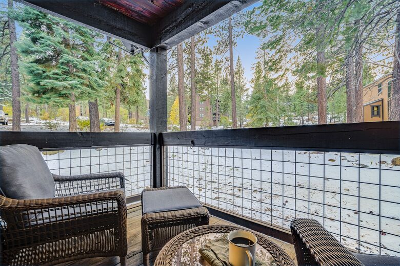 Northstar Village Townhouse Walkable to Ski Slopes and Recreation Center - Truckee, California
