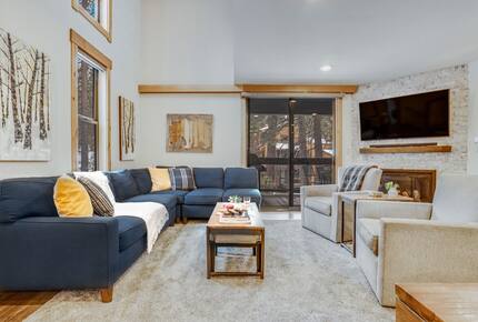 Northstar Village Townhouse Walkable to Ski Slopes and Recreation Center - Truckee, California