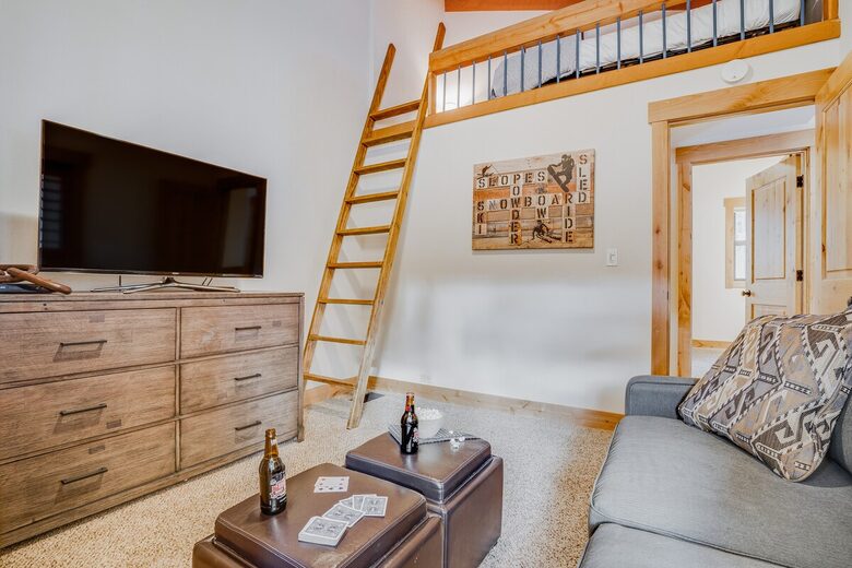 Northstar Village Townhouse Walkable to Ski Slopes and Recreation Center - Truckee, California