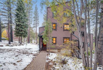 Northstar Village Townhouse Walkable to Ski Slopes and Recreation Center - Truckee, California
