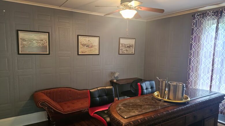 Bemister's Manor Historic Home - Victoria, Canada