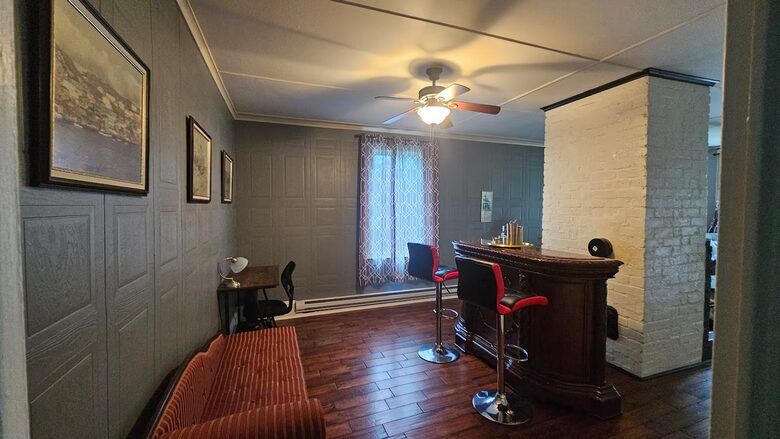 Bemister's Manor Historic Home - Victoria, Canada