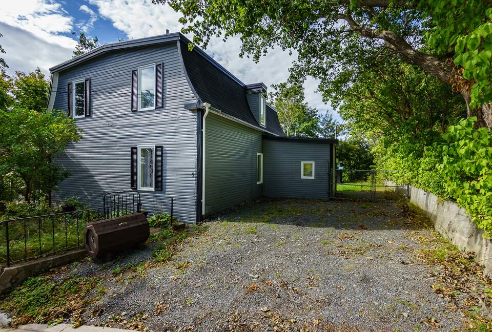 Bemister's Manor Historic Home - Victoria, Canada