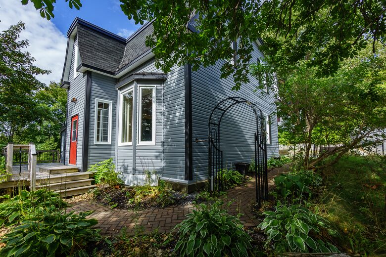 Bemister's Manor Historic Home - Victoria, Canada