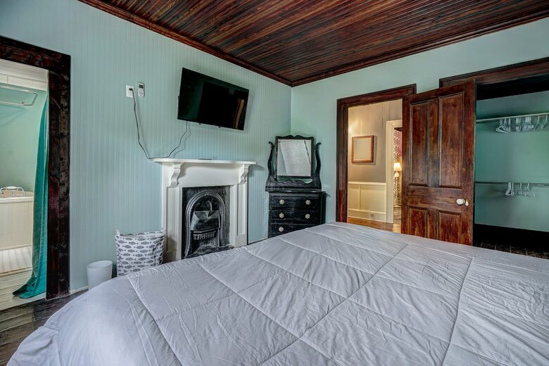 Bemister's Manor Historic Home - Victoria, Canada