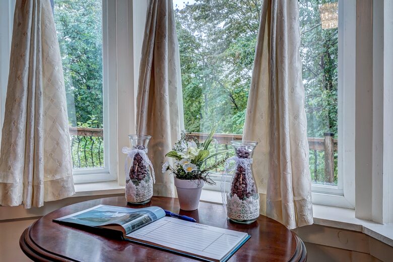 Bemister's Manor Historic Home - Victoria, Canada