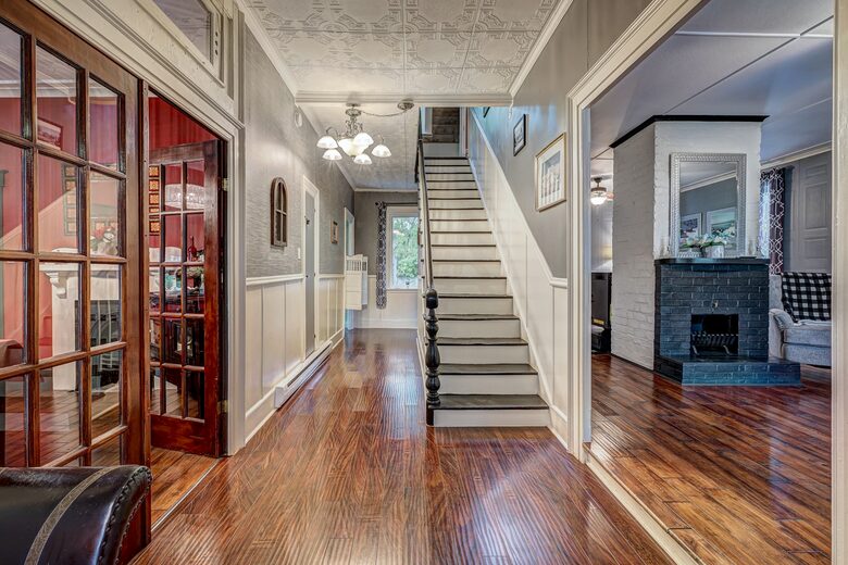 Bemister's Manor Historic Home - Victoria, Canada