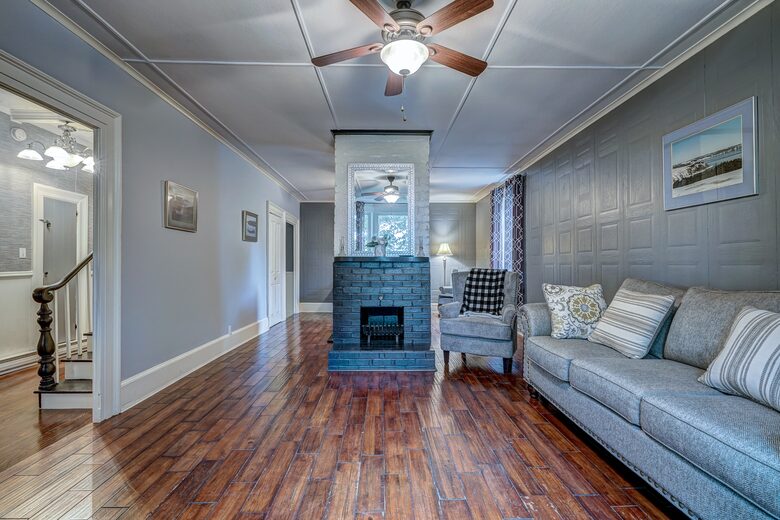 Bemister's Manor Historic Home - Victoria, Canada