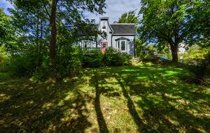 Bemister's Manor Historic Home - Victoria, Canada