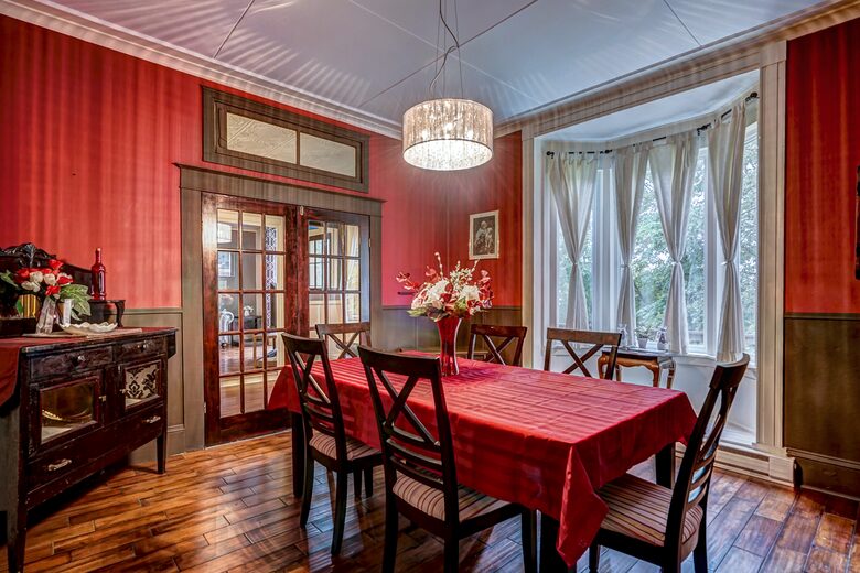 Bemister's Manor Historic Home - Victoria, Canada