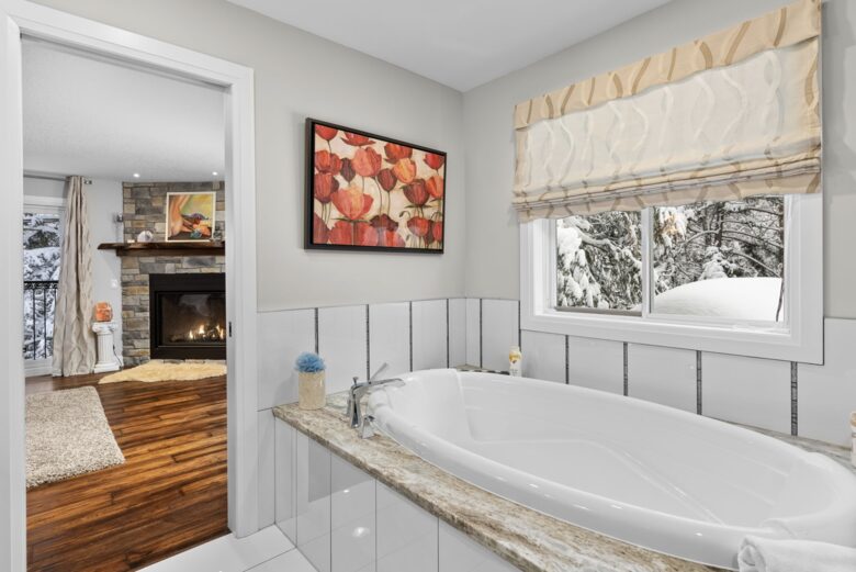 Muskoka Riverfront Retreat Near Bracebridge - Bracebridge, Canada