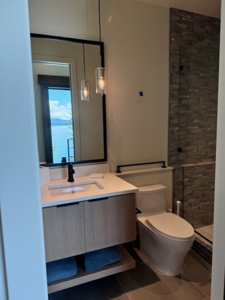 Primary bedroom ensuite