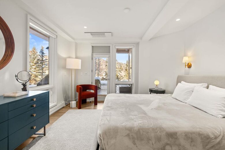 The Chamonix Ski-In/Ski-Out Luxury Condo - Snowmass Village, Colorado