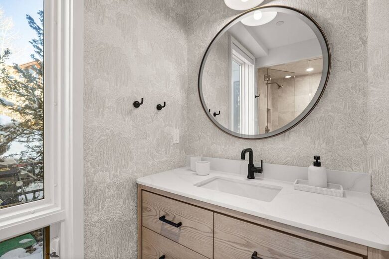 The Chamonix Ski-In/Ski-Out Luxury Condo - Snowmass Village, Colorado