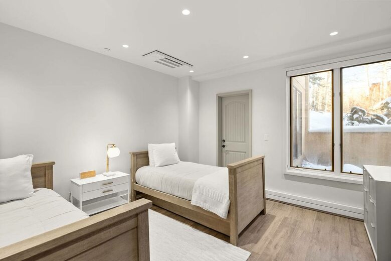 The Chamonix Ski-In/Ski-Out Luxury Condo - Snowmass Village, Colorado