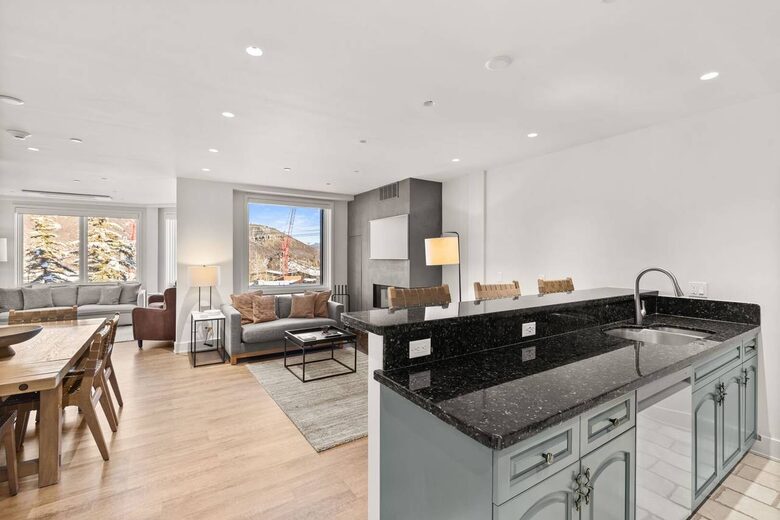 The Chamonix Ski-In/Ski-Out Luxury Condo - Snowmass Village, Colorado