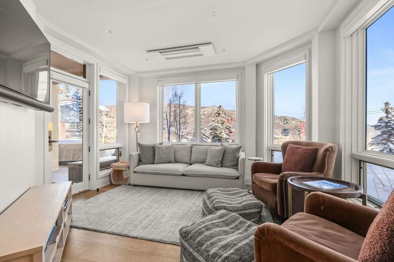 The Chamonix Ski-In/Ski-Out Luxury Condo - Snowmass Village, Colorado