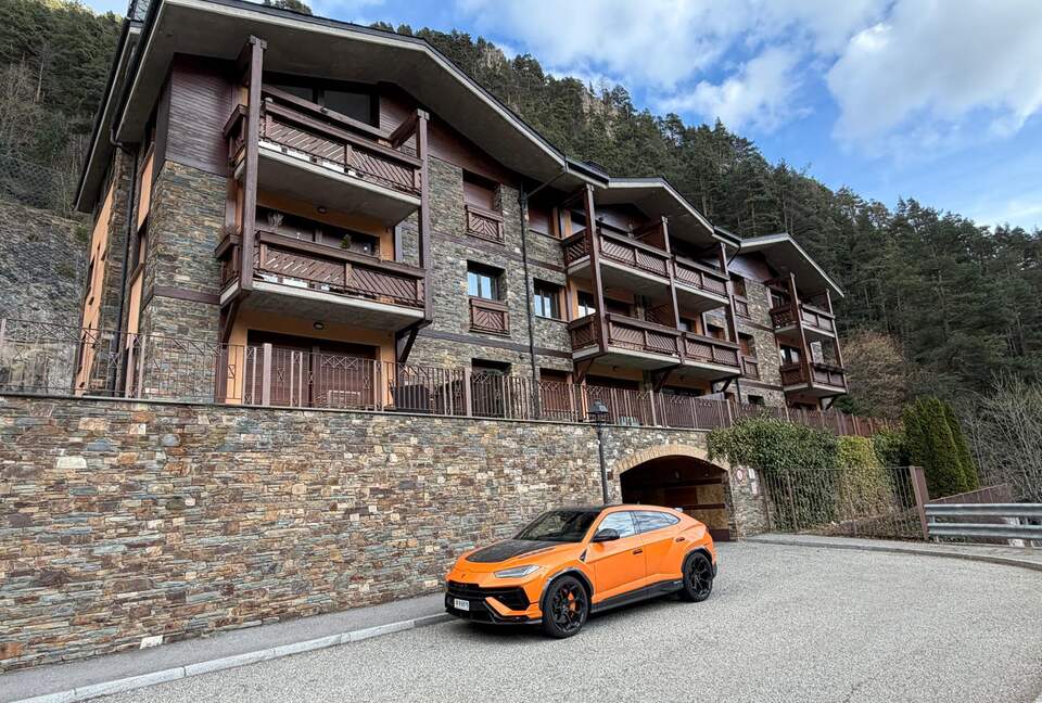 Three-Bedroom Apartment with Pyrenees Panorama - Arinsal, Andorra