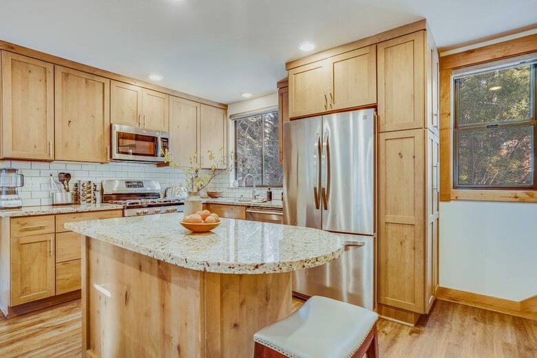 Northstar Village Townhouse Walkable to Ski Slopes and Recreation Center - Truckee, California