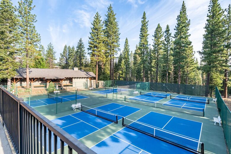 Northstar Village Townhouse Walkable to Ski Slopes and Recreation Center - Truckee, California