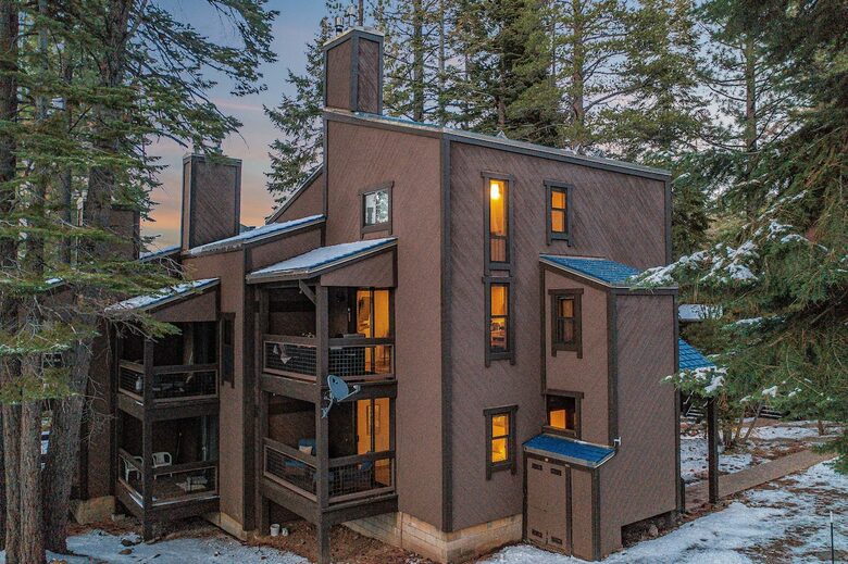 Northstar Village Townhouse Walkable to Ski Slopes and Recreation Center - Truckee, California