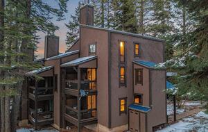 Northstar Village Townhouse Walkable to Ski Slopes and Recreation Center - Truckee, California