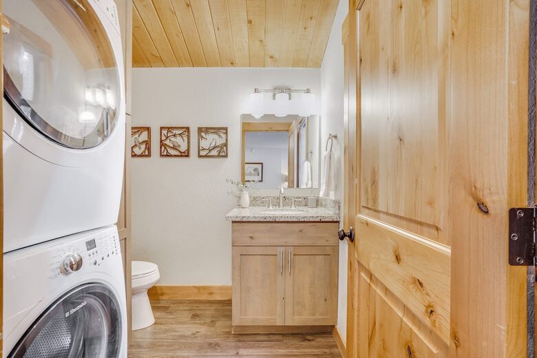 Northstar Village Townhouse Walkable to Ski Slopes and Recreation Center - Truckee, California