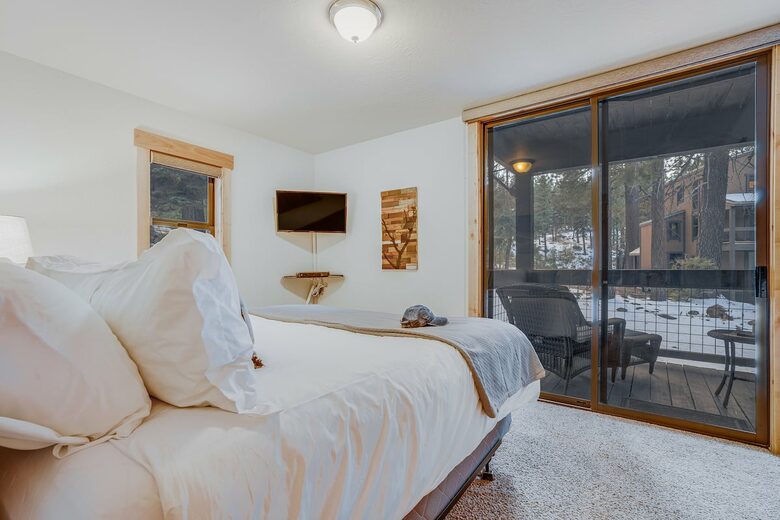 Northstar Village Townhouse Walkable to Ski Slopes and Recreation Center - Truckee, California