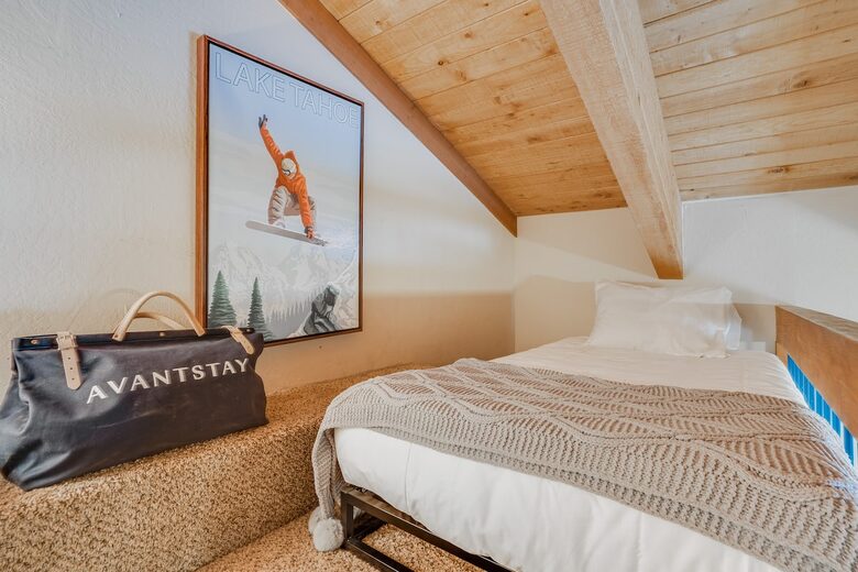 Northstar Village Townhouse Walkable to Ski Slopes and Recreation Center - Truckee, California