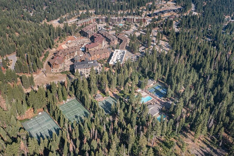 Northstar Village Townhouse Walkable to Ski Slopes and Recreation Center - Truckee, California