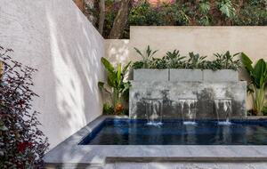 Three waterfalls ensure peace, even in the middle of the city