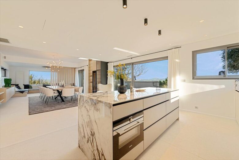 Panoramic Grandeur Facing Mont Sainte-Victoire - Le Puy-Sainte-Réparade, France