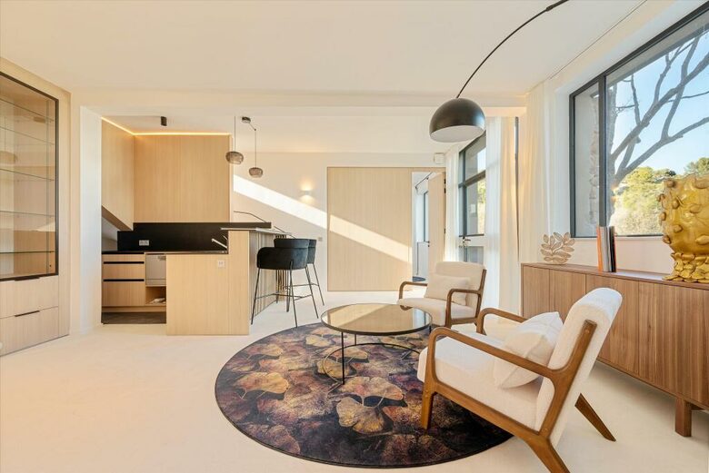 Panoramic Grandeur Facing Mont Sainte-Victoire - Le Puy-Sainte-Réparade, France