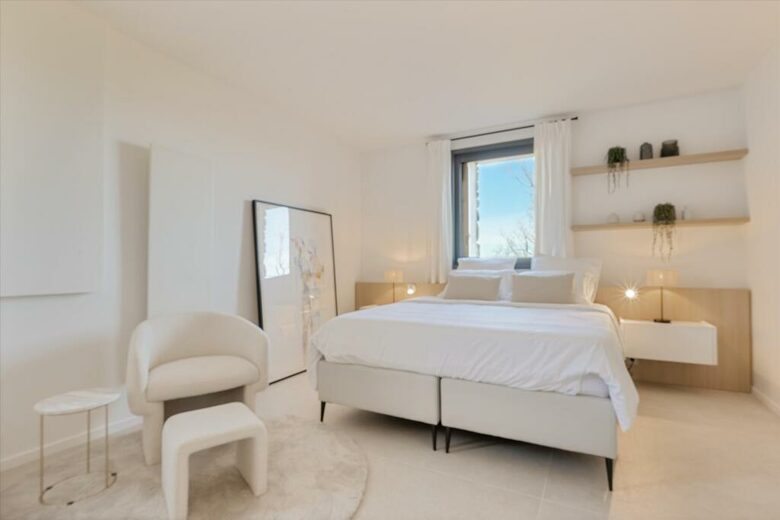 Panoramic Grandeur Facing Mont Sainte-Victoire - Le Puy-Sainte-Réparade, France