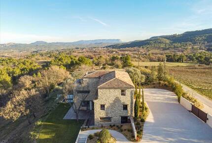 Panoramic Grandeur Facing Mont Sainte-Victoire - Le Puy-Sainte-Réparade, France