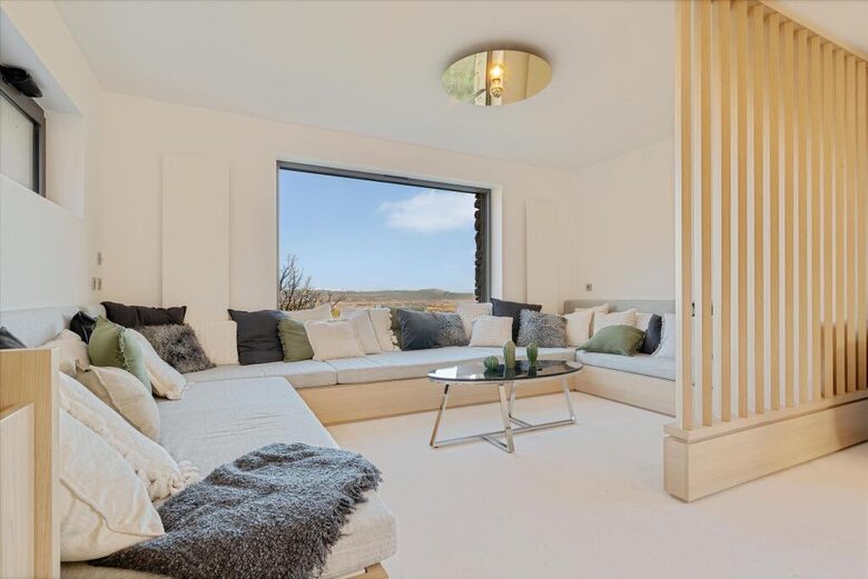 Panoramic Grandeur Facing Mont Sainte-Victoire - Le Puy-Sainte-Réparade, France