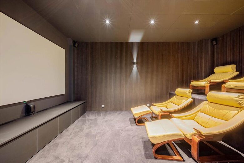 Panoramic Grandeur Facing Mont Sainte-Victoire - Le Puy-Sainte-Réparade, France