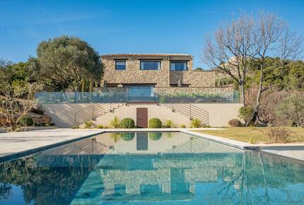 Panoramic Grandeur Facing Mont Sainte-Victoire - Le Puy-Sainte-Réparade, France