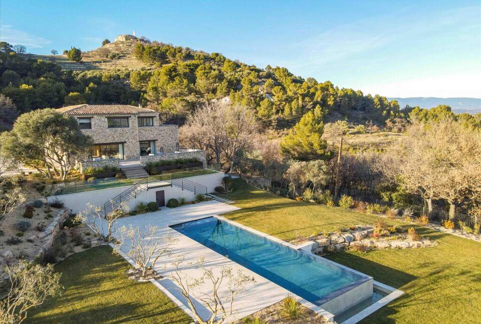 Panoramic Grandeur Facing Mont Sainte-Victoire - Le Puy-Sainte-Réparade, France