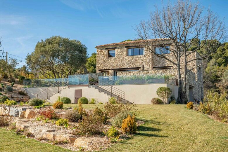 Panoramic Grandeur Facing Mont Sainte-Victoire - Le Puy-Sainte-Réparade, France
