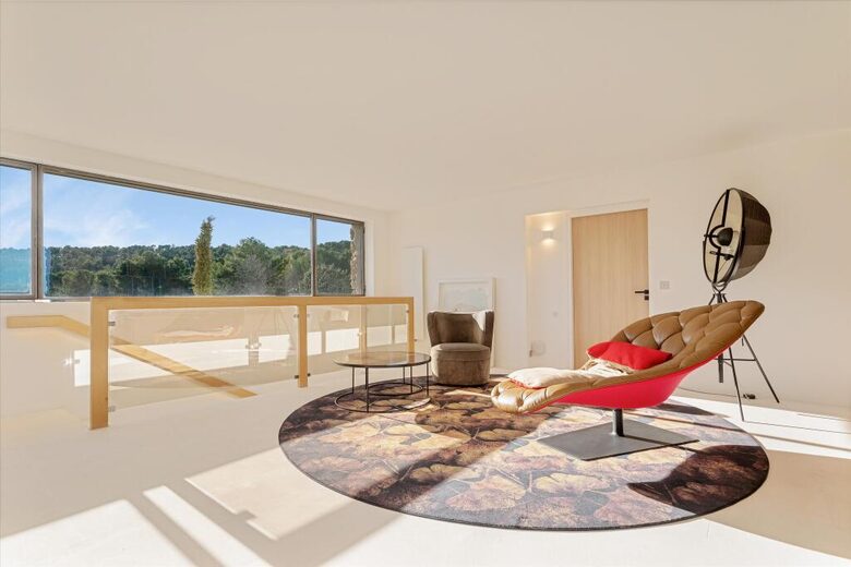 Panoramic Grandeur Facing Mont Sainte-Victoire - Le Puy-Sainte-Réparade, France