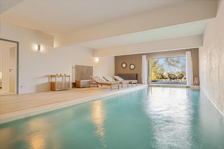 Panoramic Grandeur Facing Mont Sainte-Victoire - Le Puy-Sainte-Réparade, France