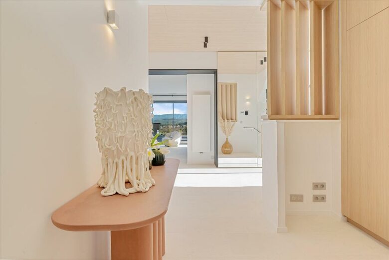 Panoramic Grandeur Facing Mont Sainte-Victoire - Le Puy-Sainte-Réparade, France