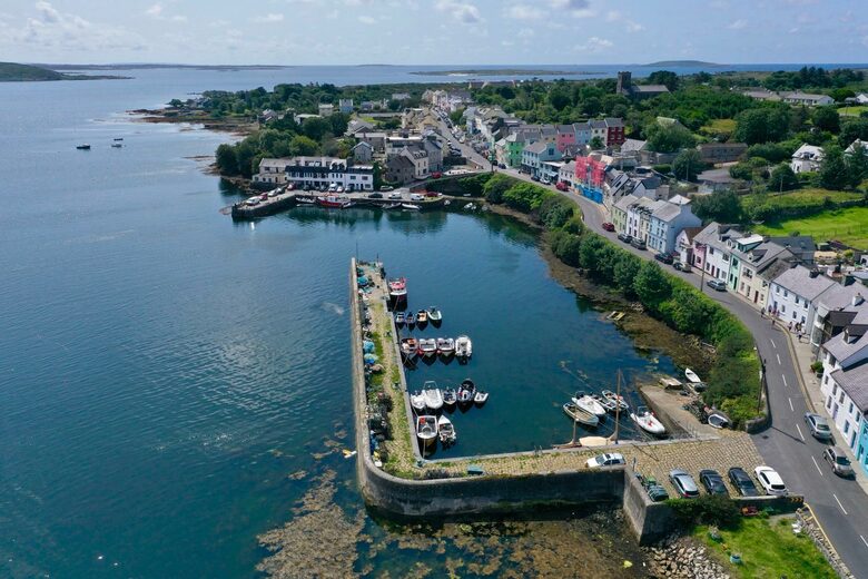 The Harbour House - Roundstone, Ireland